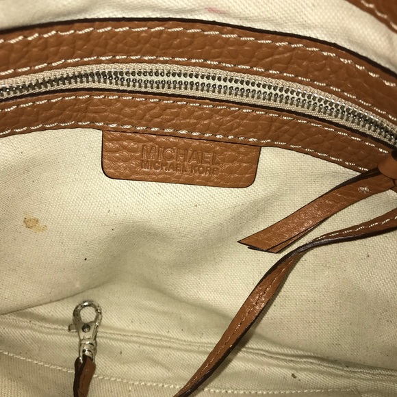 Michael Kors leather handbag. - Picture 4 of 8